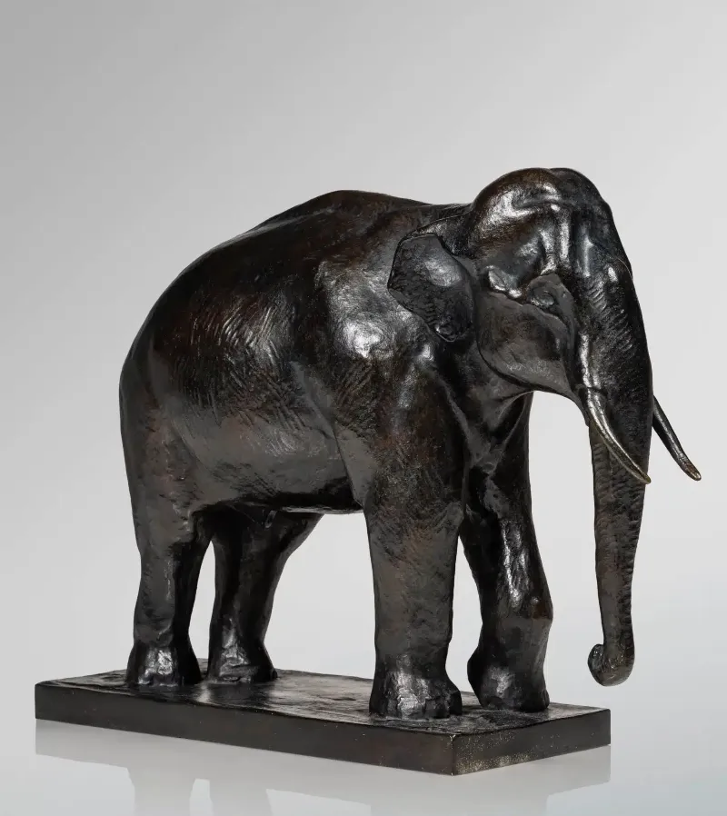 Signature authentique d'Auguste Moreau sur une base de sculpture, détail clé pour l'authentification et l'appréciation